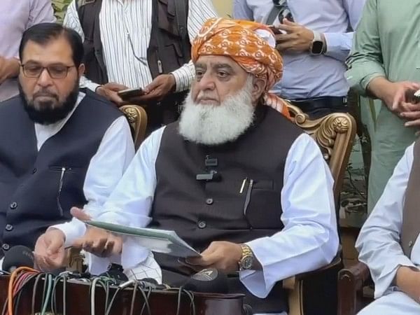 Pakistan: JUI-F claims constitutional amendments postponed until after SCO meeting