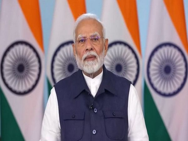 PM Narendra Modi launches projects worth Rs 7600 crore in Maharashtra 