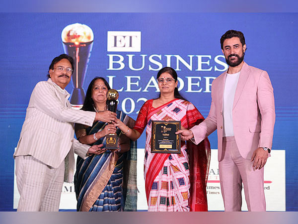 Oswaal Books' MD Naresh Jain Receives ET Leaders Award 2024