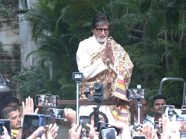 Amitabh Bachchan turns 82, fans gather outside Jalsa to celebrate his birthday