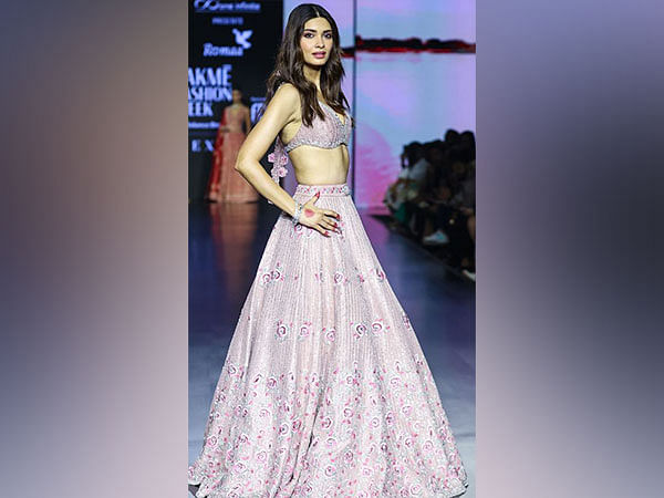 Lakme Fashion Week X FDCI Day 4: Diana Penty blooms in rose pink lehenga