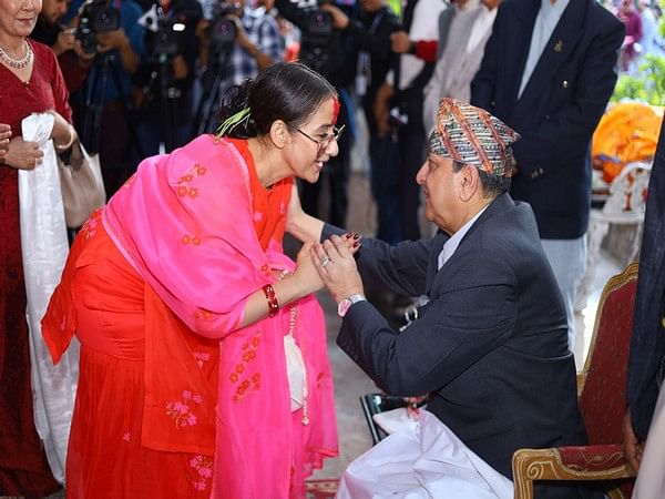 Nepal President to former King offer 'tika' to public on Bijaya Dashami