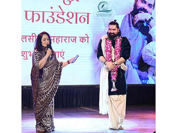 Smita Thackerayji & Sri Sri Tulsiji Maharaj inaugurate the International Samudra Mahaarti Foundation