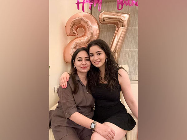 Sara Tendulkar shares pictures from 27th birthday celebrations