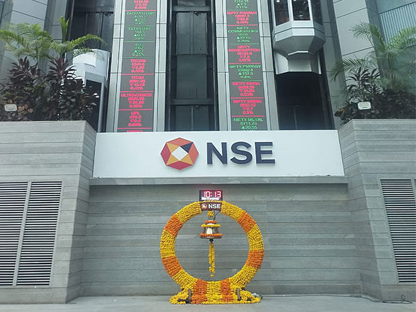   Nifty, Sensex open flat, Experts expect Diwali festivities to cheer markets