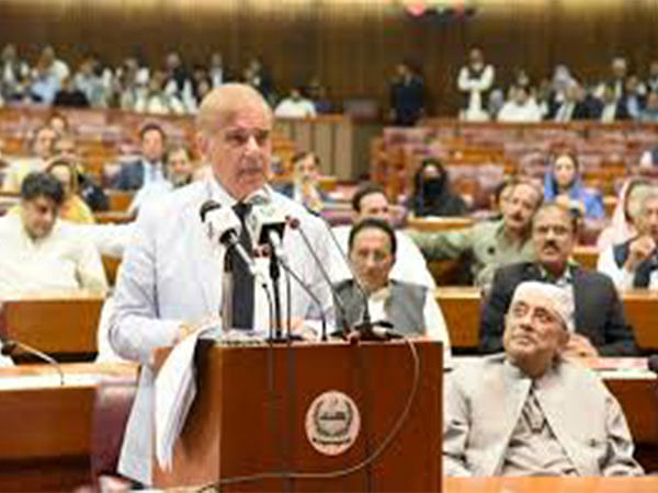 Pakistan: Sharif govt defers presentation of constitutional amendments amid lack of consensus