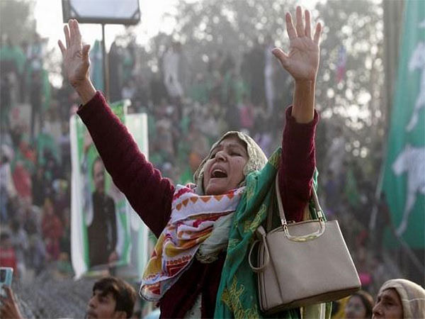 Pakistan: Women Workers Forum calls for action to protect gig workers