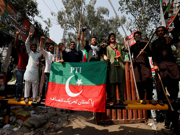 Pakistan Tehreek-e-Insaf loses contact with 12 lawmakers ahead of constitutional amendments