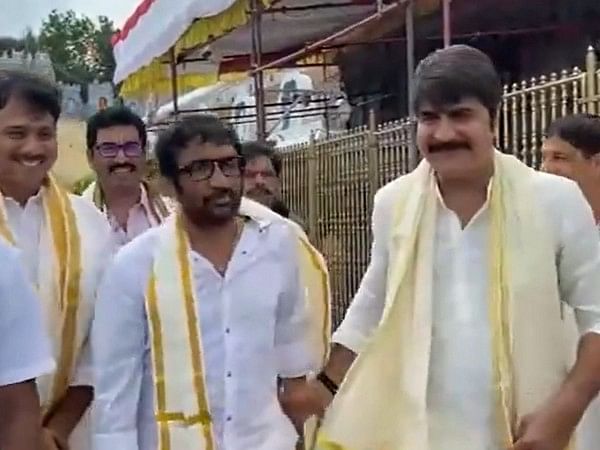 Actor Srikanth offers prayers at Tirumala Tirupati temple