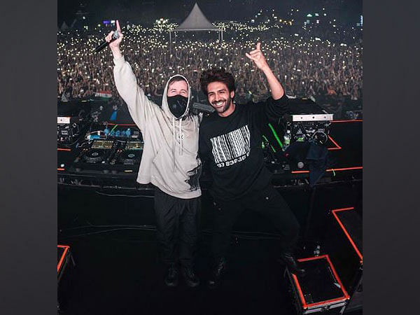 Kartik Aaryan joins Alan Walker on stage at Mumbai show