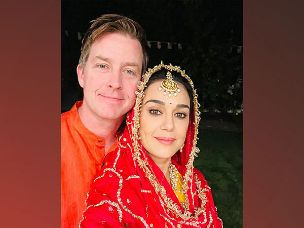 Preity Zinta shares throwback selfie from Karwa Chauth with hubby Gene Goodenough