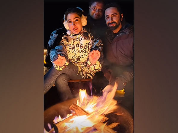 Sara shares picture with Ayushmann Khurrana, director Aakash Kaushik from Manali