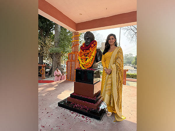 Nimrat Kaur unveils her father Major Bhupendra Singh's statue in Sri Ganganagar