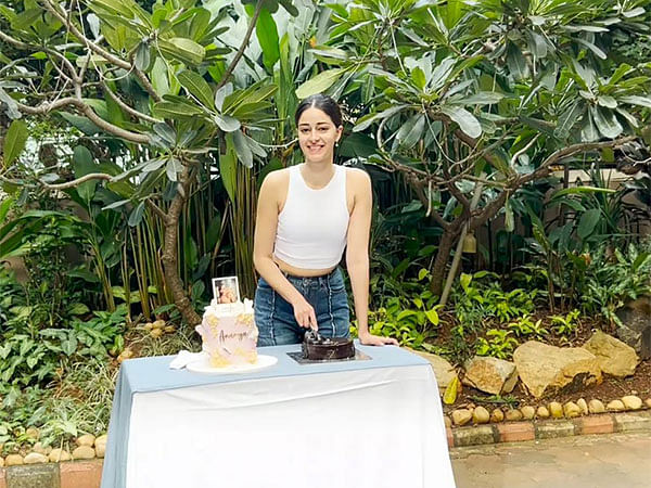 Ananya Panday celebrates her birthday with media, see pictures