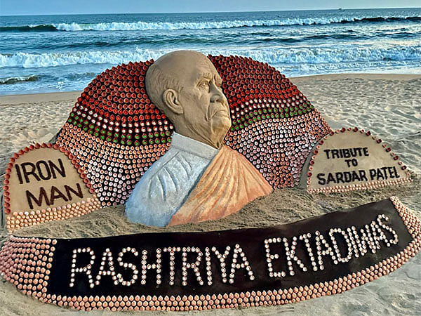 1,000 diyas illuminate Puri: Sudarsan Pattnaik honours Sardar Patel with stunning sand sculpture