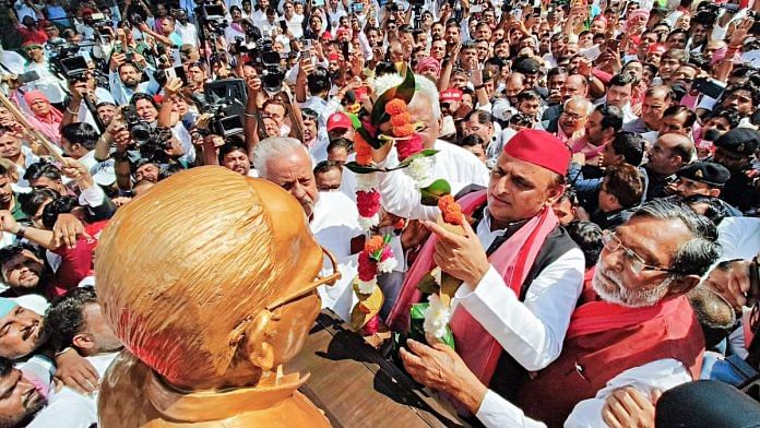 Samajwadi Party chief Akhilesh Yadav pays tribute to JP Narayan on freedom fighter's birth anniversary, in Lucknow, Friday | ANI