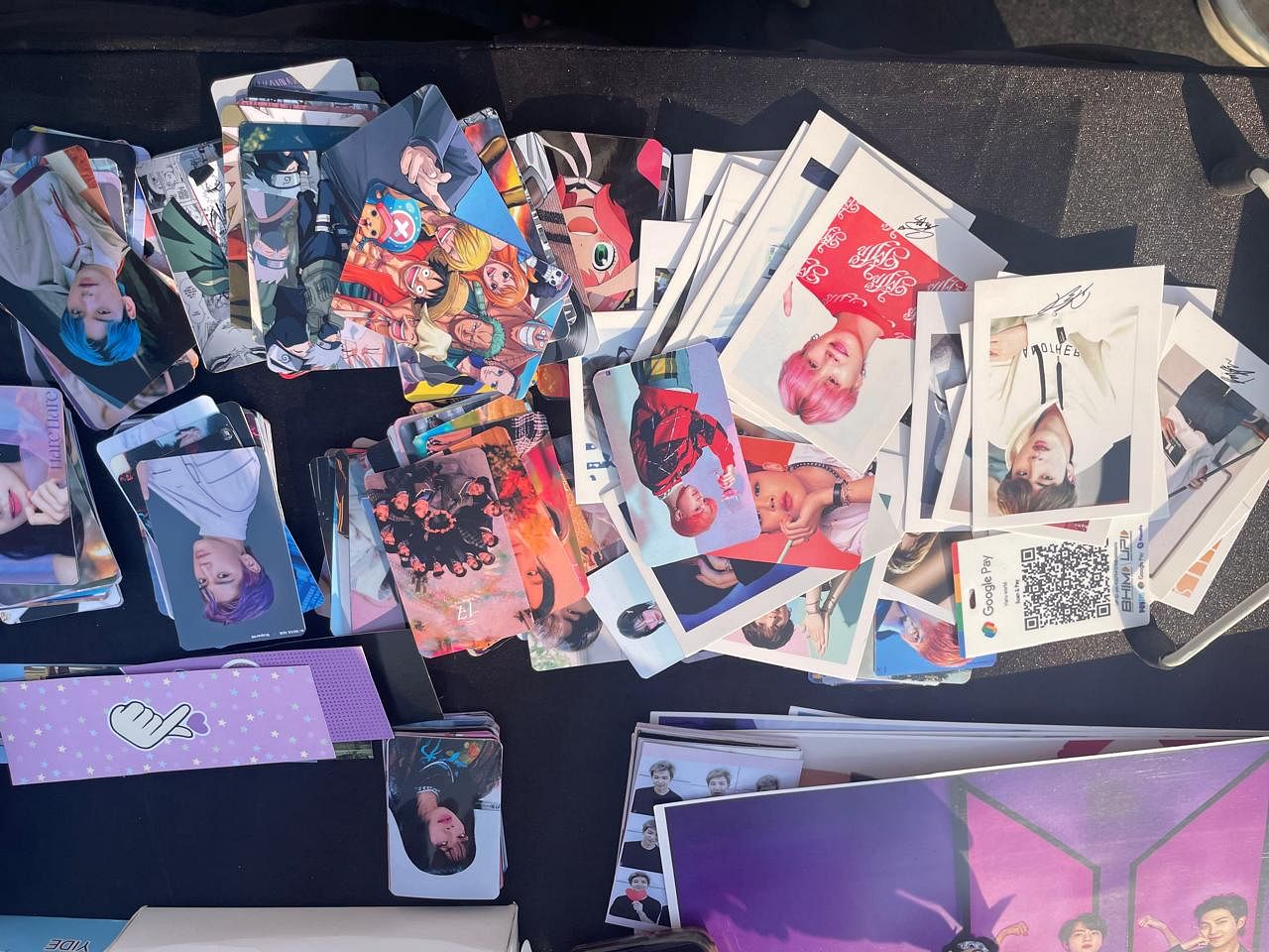 Fridge magnets and signed cards of BTS and BlackPink members were in demand at the Rang De Korea event