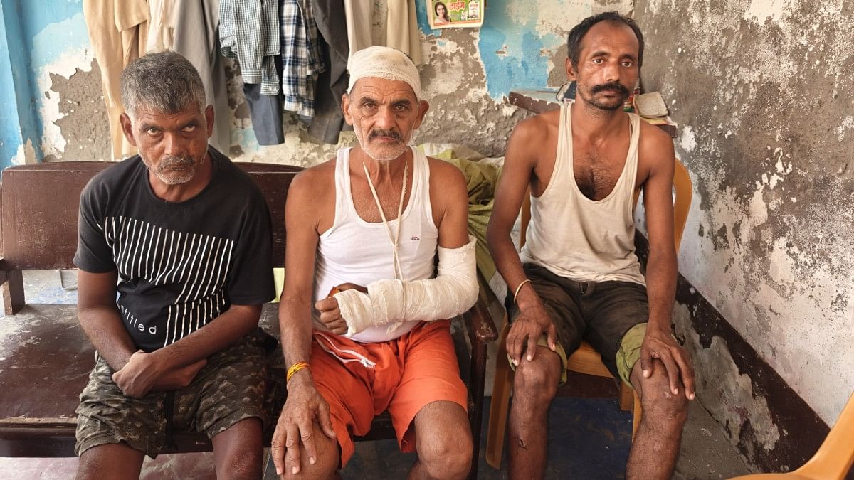 Vinod (centre) with his family members | Mayank Kumar | ThePrint