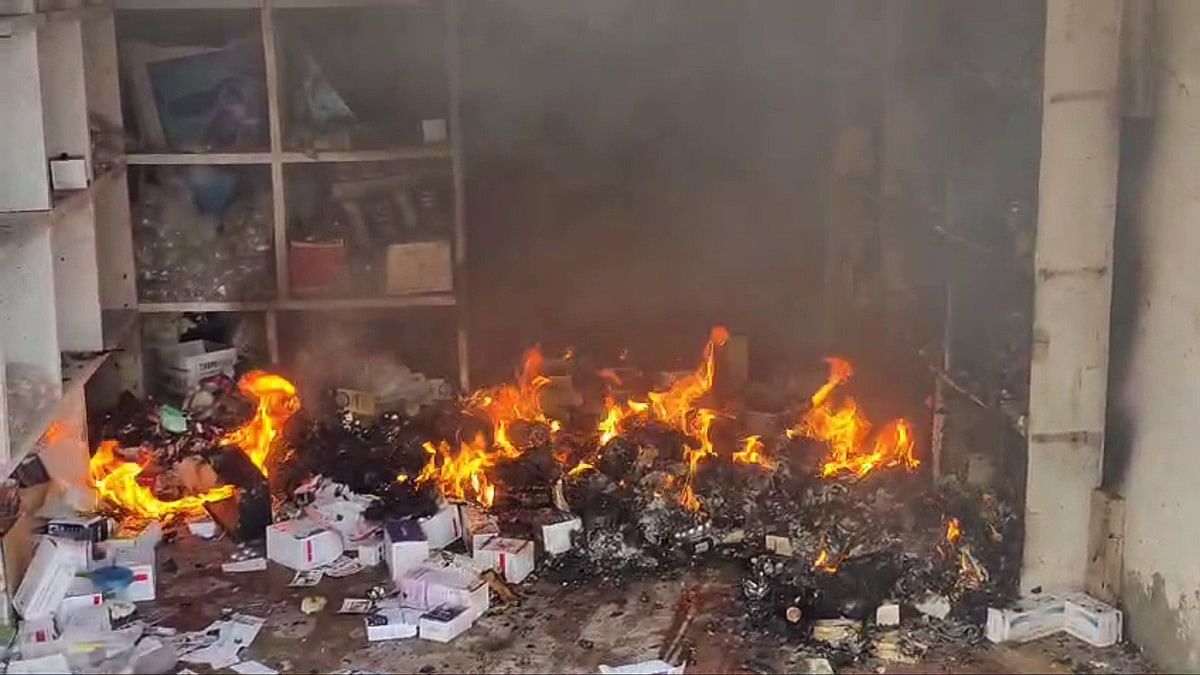 A shop in Bahraich set on fire on 14 Oct | ANI