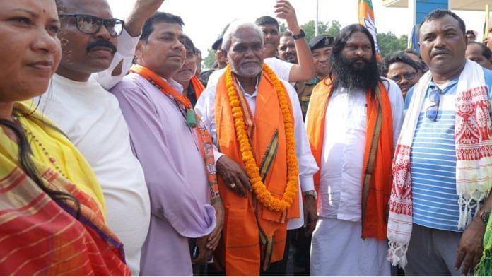 Champai Soren (third from left) with his son Babulal Soren | Niraj Sinha | ThePrint