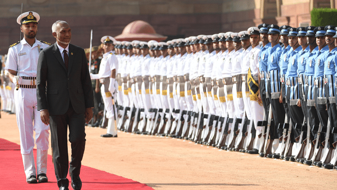 President Droupadi Murmu accorded a ceremonial welcome to Mohamed Muizzu, the President of the Republic of Maldives at Rashtrapati Bhavan | X/@@rashtrapatibhvn