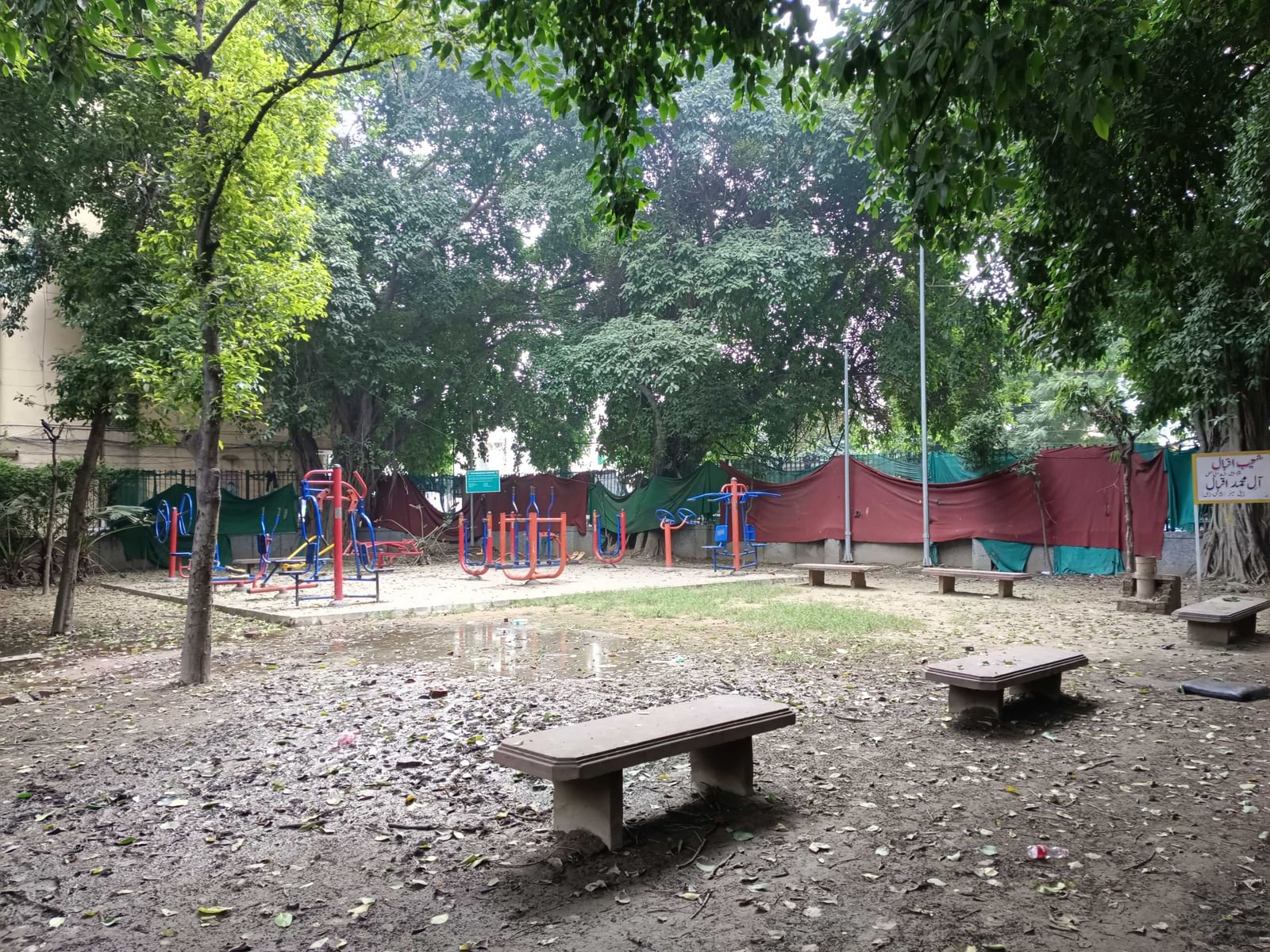 चांदनी चौक के तुर्कमान गेट पर महिला पार्क | फोटो: अलमिना खातून/दिप्रिंट