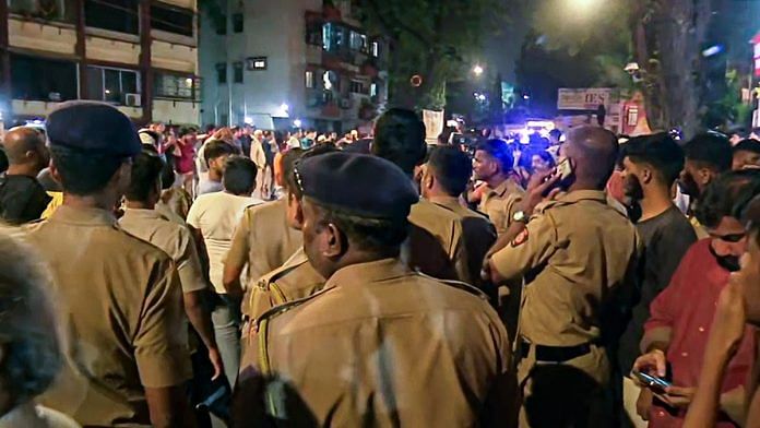 Police outside Lilavati hospital where Baba Siddique was rushed, Saturday | Representational image | ANI