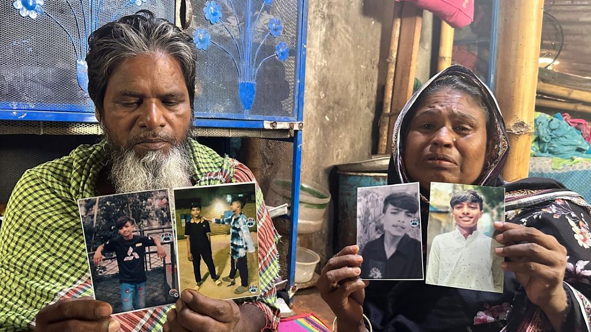 Mobarak Hossain’s parents hold up their son's pictures | Ananya Bhardwaj | ThePrint