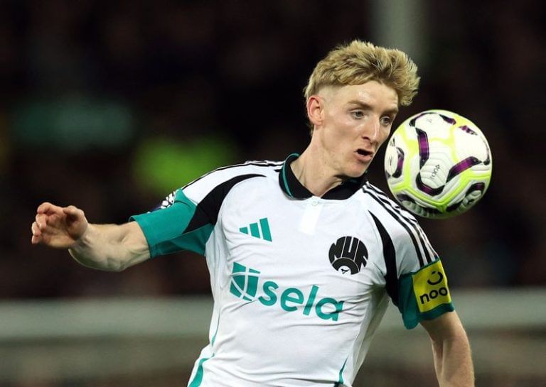 SoccerGordon signing new Newcastle contract cuts out 'needless noise