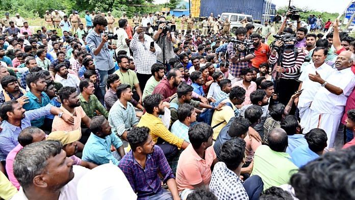 CITU State President A. Soundararajan addresses protesting Samsung employees | Photo: ANI