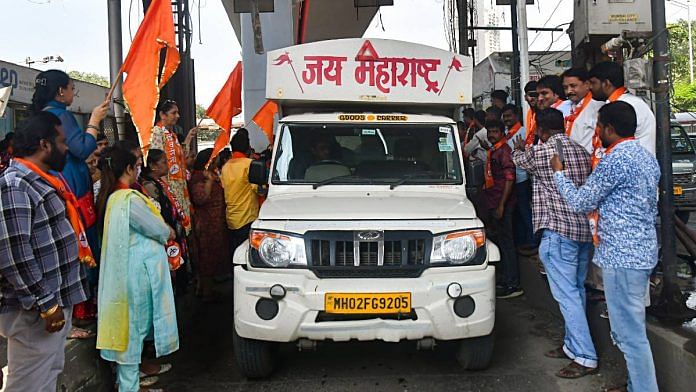 Shiv Sena workers welcome commuters in Mumbai Monday after the Maharashtra cabinet scrapped toll for all light vehicles at five entry points | Photo: ANI