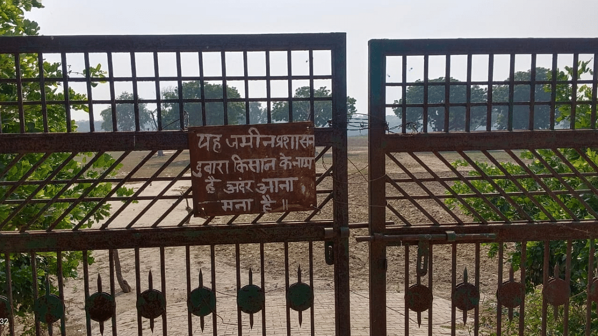 A placard put up at the gate of Agra's Gyarah Sidi Park asking people not to enter plot that has been handed over to a farmer | Amir Qureshi | ThePrint