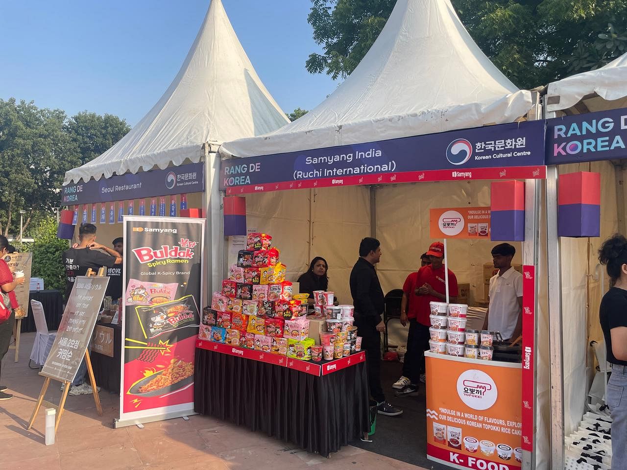 From Japchae and tteokbokki to kimbap and bibimbap, food stalls served authentic Korean food at the festival