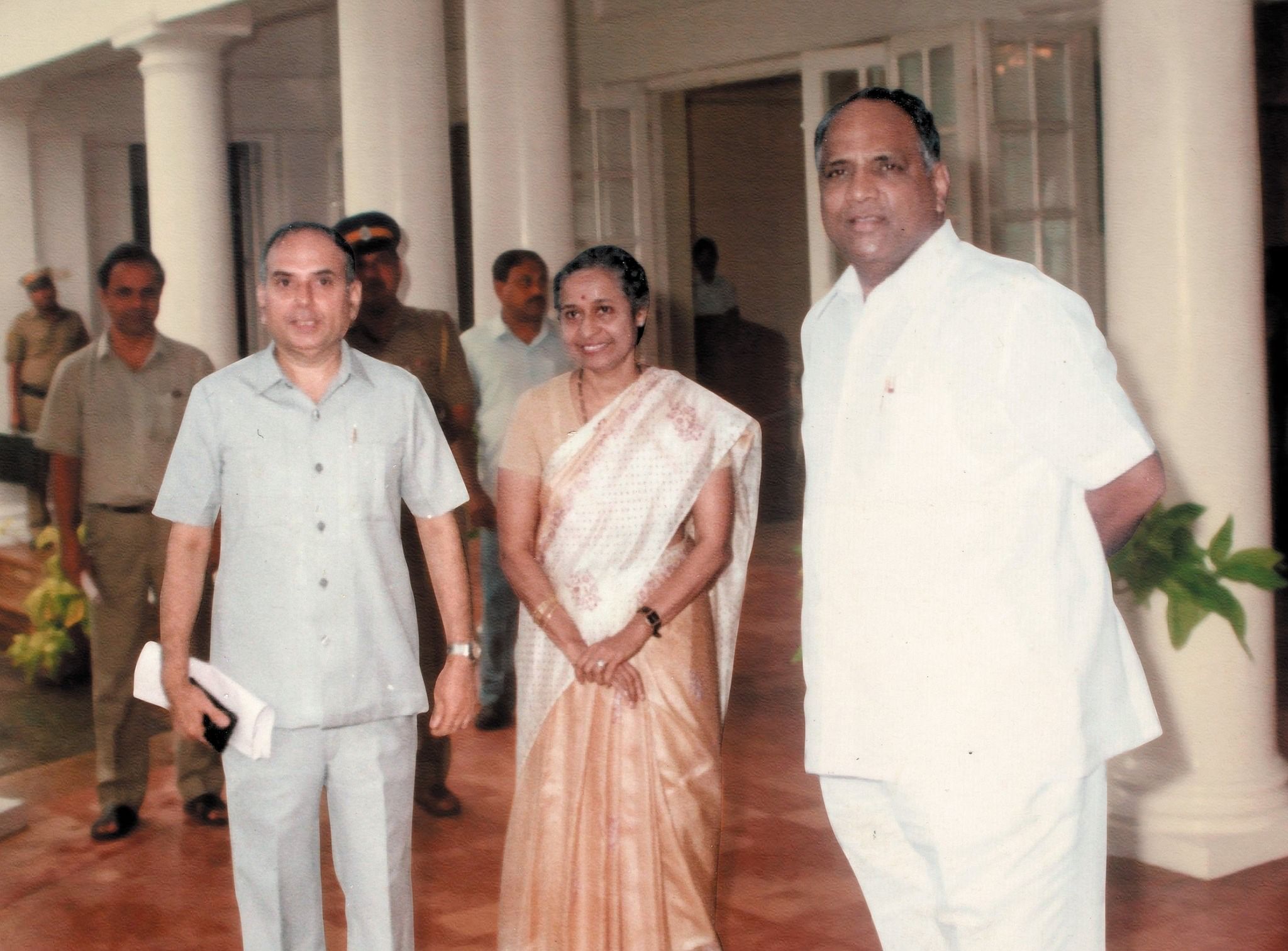 Ramakant and Lily Kulkarni with then-home minister Sharad Pawar