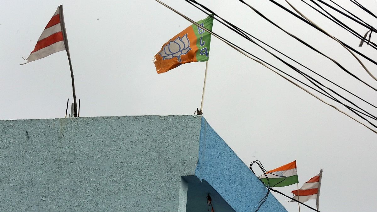 A Sarna flag flutters next to a BJP one in Ranchi | Suraj Singh Bisht | ThePrint