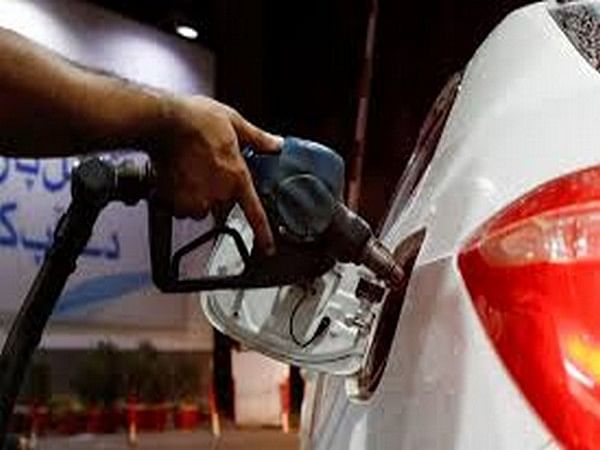 Pakistani Opposition parties slam government for hiking Petrol prices