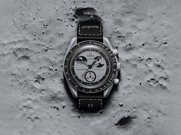 The Bioceramic MoonSwatch MISSION TO EARTHPHASE Celebrates the Splendor of the Earth as Seen from the Moon