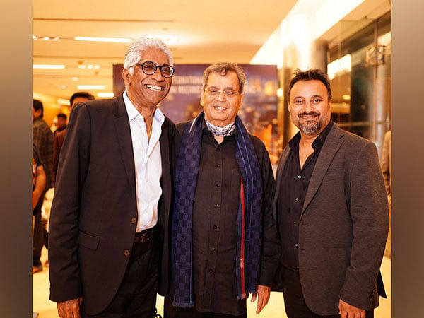 Master filmmaker Subhash Ghai honours Ace Hollywood Producer Ashok Amritraj with IIFTC Global Indian Cinema Icon Award