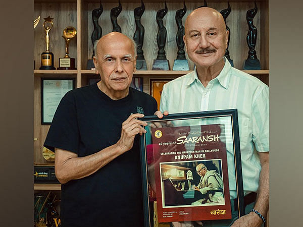 Anupam Kher receives special gift from 'Saaransh' director Mahesh Bhatt on completing 40 years in industry