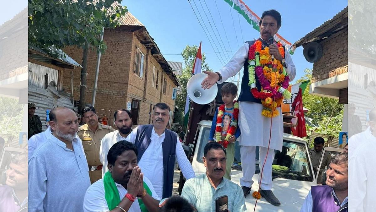 Jharkhand Congress in-charge Ghulam Ahmad Mir campaigns for party's candidate JP Bhai Patel in Mandu | Photo: Niraj Sinha, ThePrint