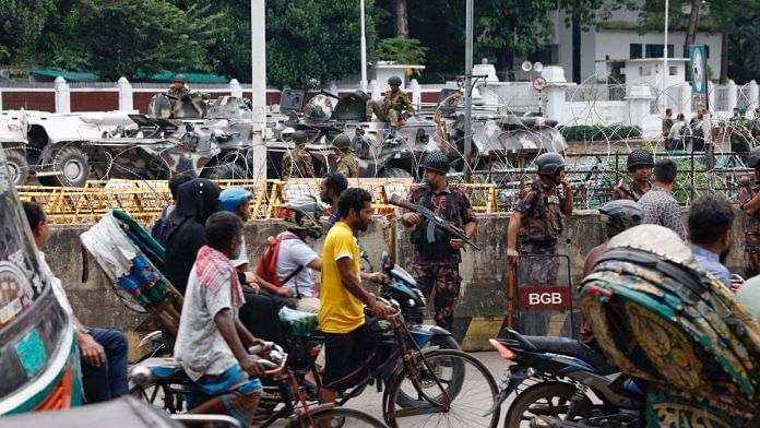 Bangladesh (2) File photo of security personnel standing guard in front of Bangabhaban in Dhaka | Photo: REUTERS/Mohammad Ponir Hossain