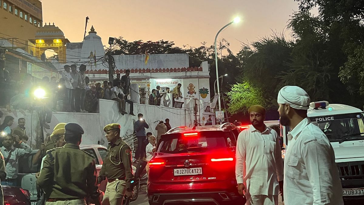 Vishvaraj Singh’s red SUV making its way from Samor Bagh to the City Palace | Antara Baruah | ThePrint