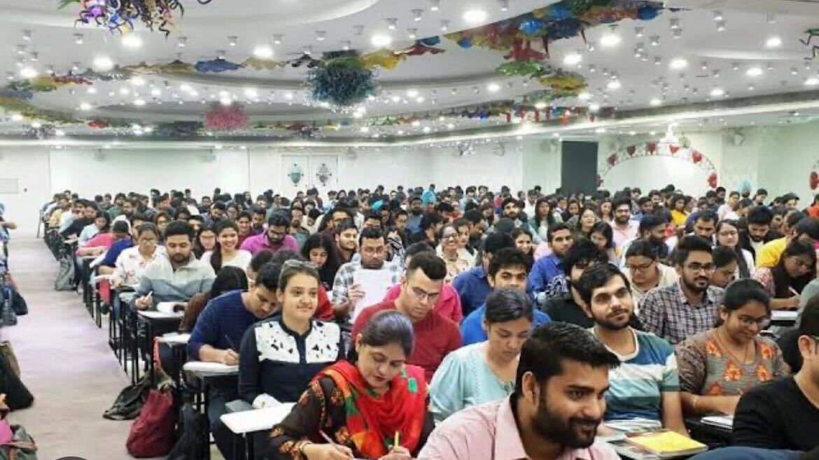 कोचिंग संस्थान में पढ़ने वाले एस्पिरेंट्स की प्रतीकात्मक तस्वीर | फोटो: स्पेशल अरेंजमेंट