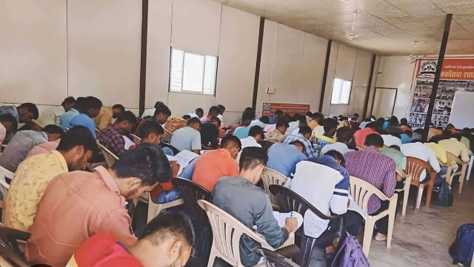 कोचिंग इंस्टीट्यूट में पढ़ने वाले एस्पिरेंट्स की प्रतीकात्मक तस्वीर | स्पेशल अरेंजमेंट