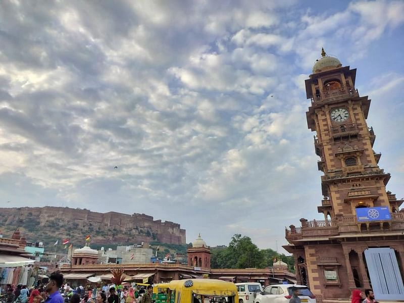 जोधपुर का घंटाघर बाज़ार जहां पुष्पा प्रॉक्सी सफाई कर्मचारी के तौर पर काम करती हैं | फोटो: शुभांगी मिश्रा/दिप्रिंट