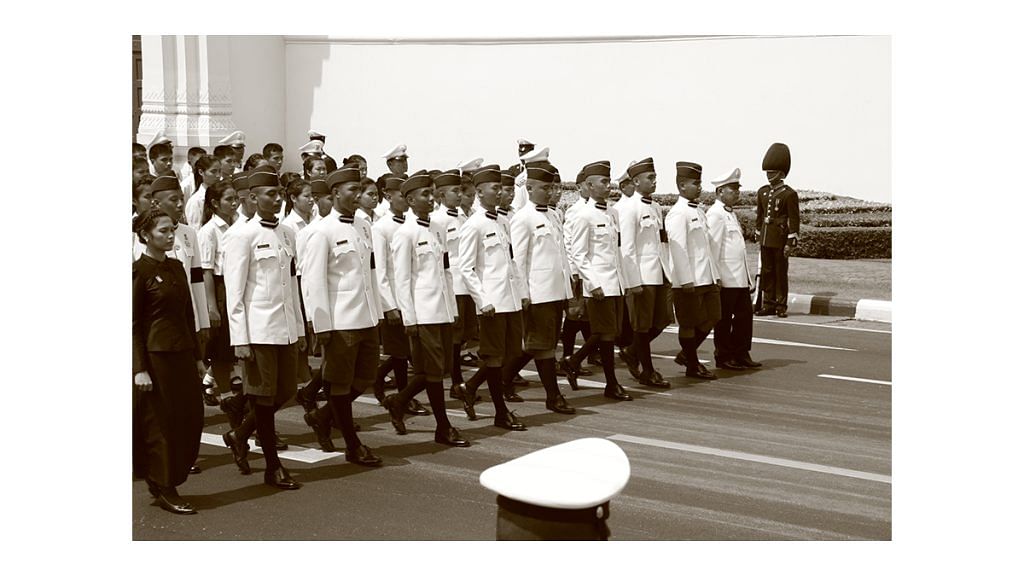 Thai students wearing Raj Pattern and participating in a parade, Photograph: Keto(2012). Image courtesy of Wikimedia Commons