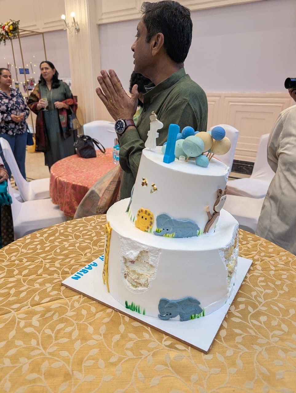 Picture of the damaged cake taken by Gupta 