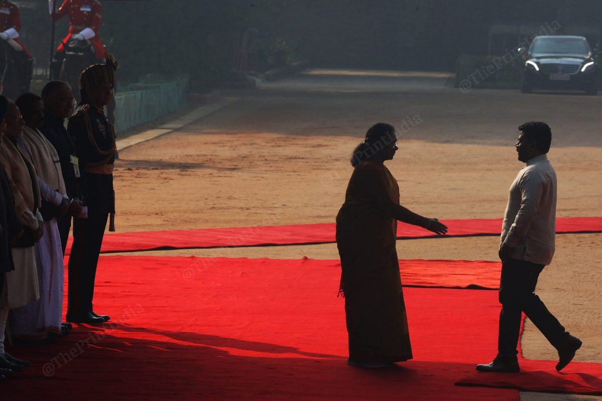President Murmu greets Dissanayake after the ceremonial reception | Praveen Jain | ThePrint