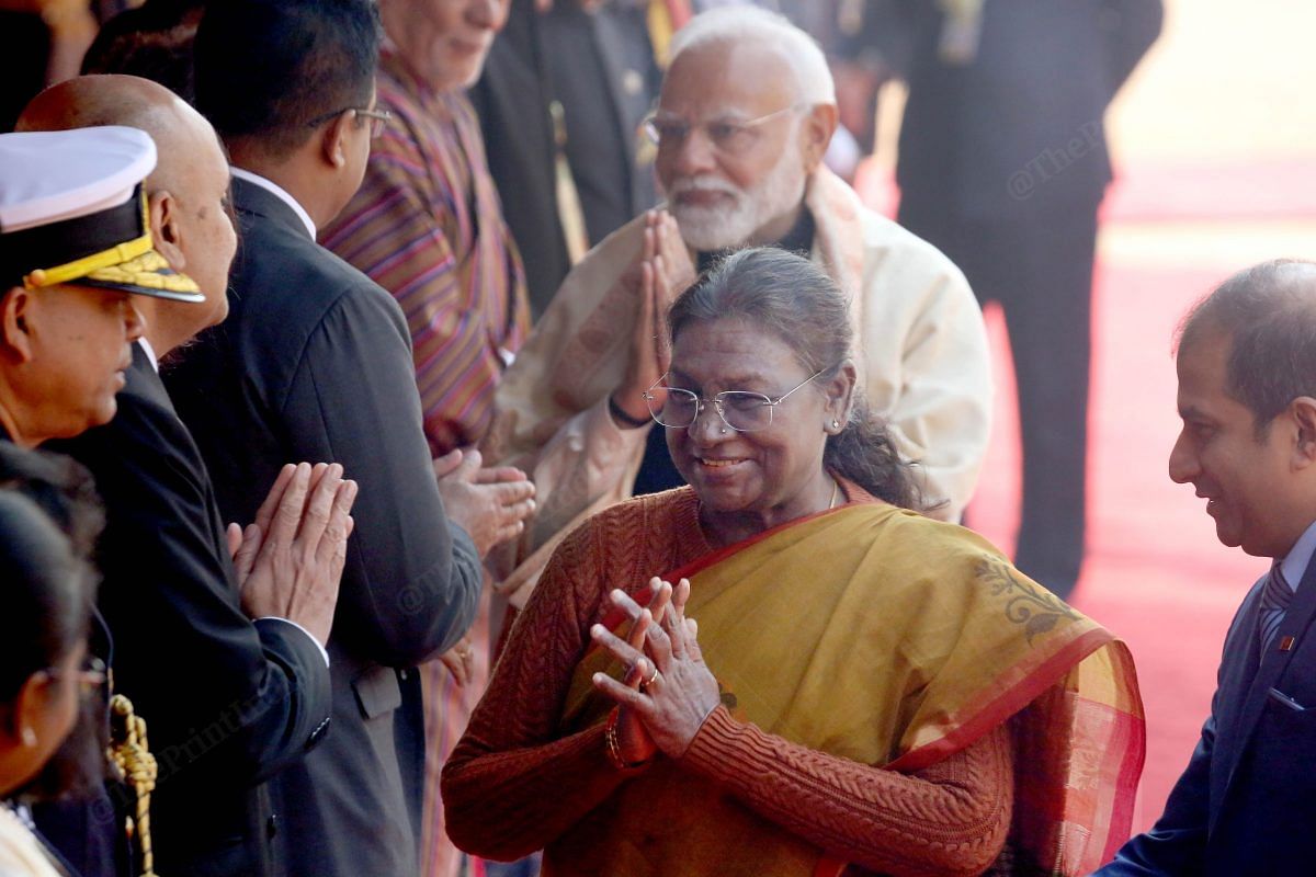 President Droupadi Murmu greeting bureaucrats during the ceremonial reception of the Sri Lankan president at Rashtrapati Bhavan | Praveen Jain | ThePrint