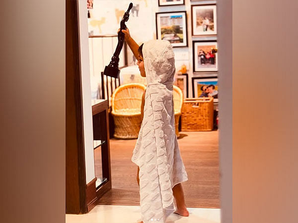 Kareena Kapoor Khan shares son Jeh Ali Khan's adorable pics as he plays with her Filmfare Award, 